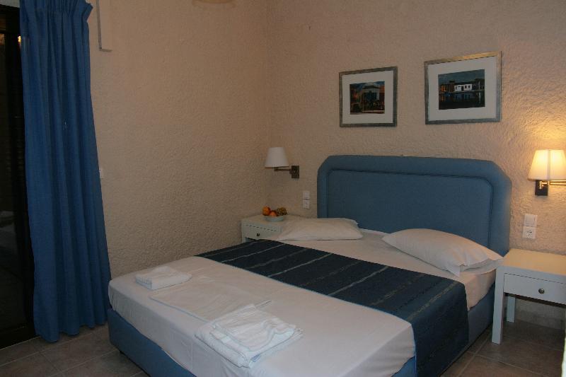 Perla Hotel Agia Pelagia  Exterior photo